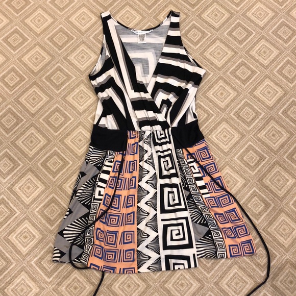 Diane Von Furstenberg Dresses & Skirts - DVF Faux Wrap Dress, Size 8